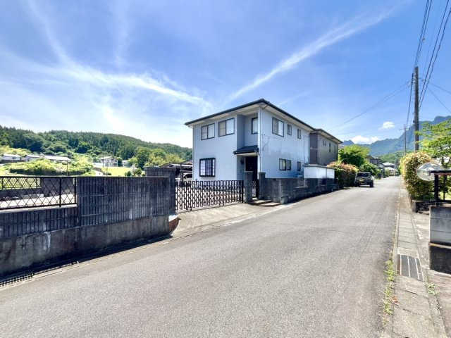 【中古戸建】富岡市妙義町北山の外観|■外観｜閑静な住宅街で始める新しい暮らし♪開放的な毎日をあなたへ(^^♪