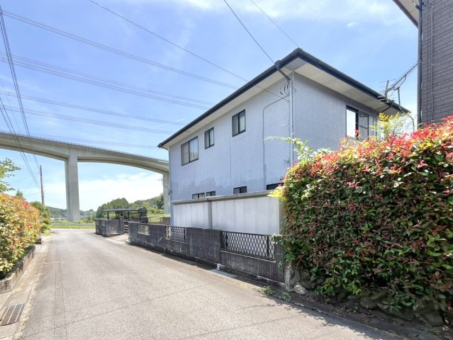 【中古戸建】富岡市妙義町北山の外観|■外観｜土日のご見学はもちろん、平日・夜間のご案内も大歓迎です♪「今から見たい」や「仕事終わりに見たい」にもご対応できますのでお気軽にお問い合わせください♪