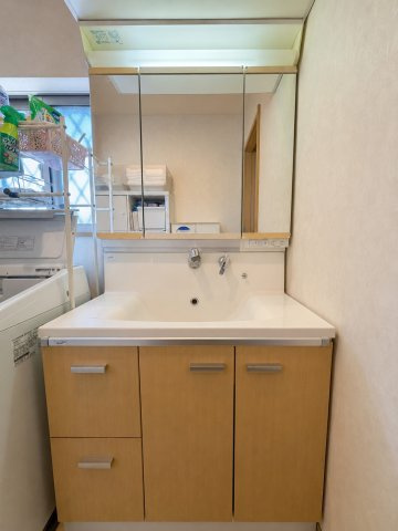 野田市尾崎台　店舗付き中古戸建の独立洗面台|朝の身支度には欠かせない独立洗面化粧台！