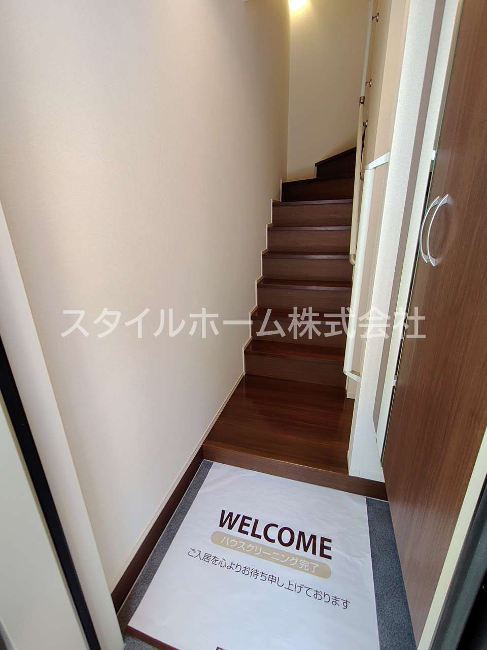 ヴィルヌーブ野路の玄関|同建物内別部屋の写真です。