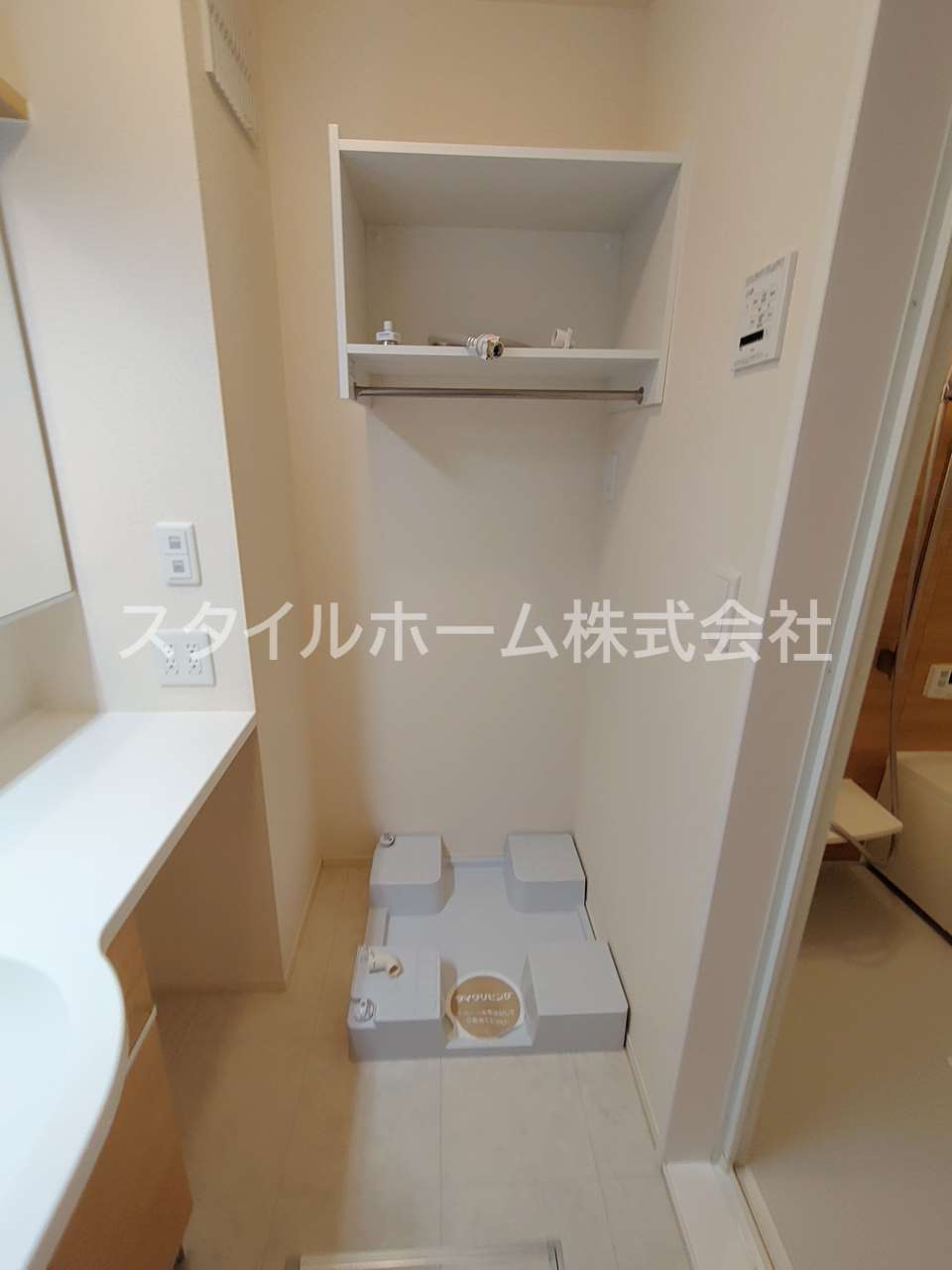 ヴィルヌーブ野路の玄関|同建物内別部屋の写真です。