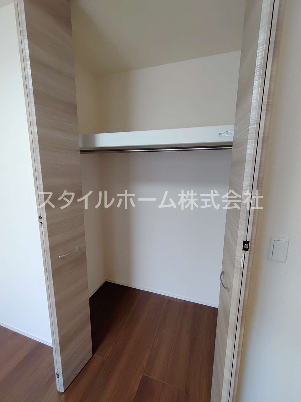 ヴィルヌーブ野路の収納|同建物内別部屋の写真です。