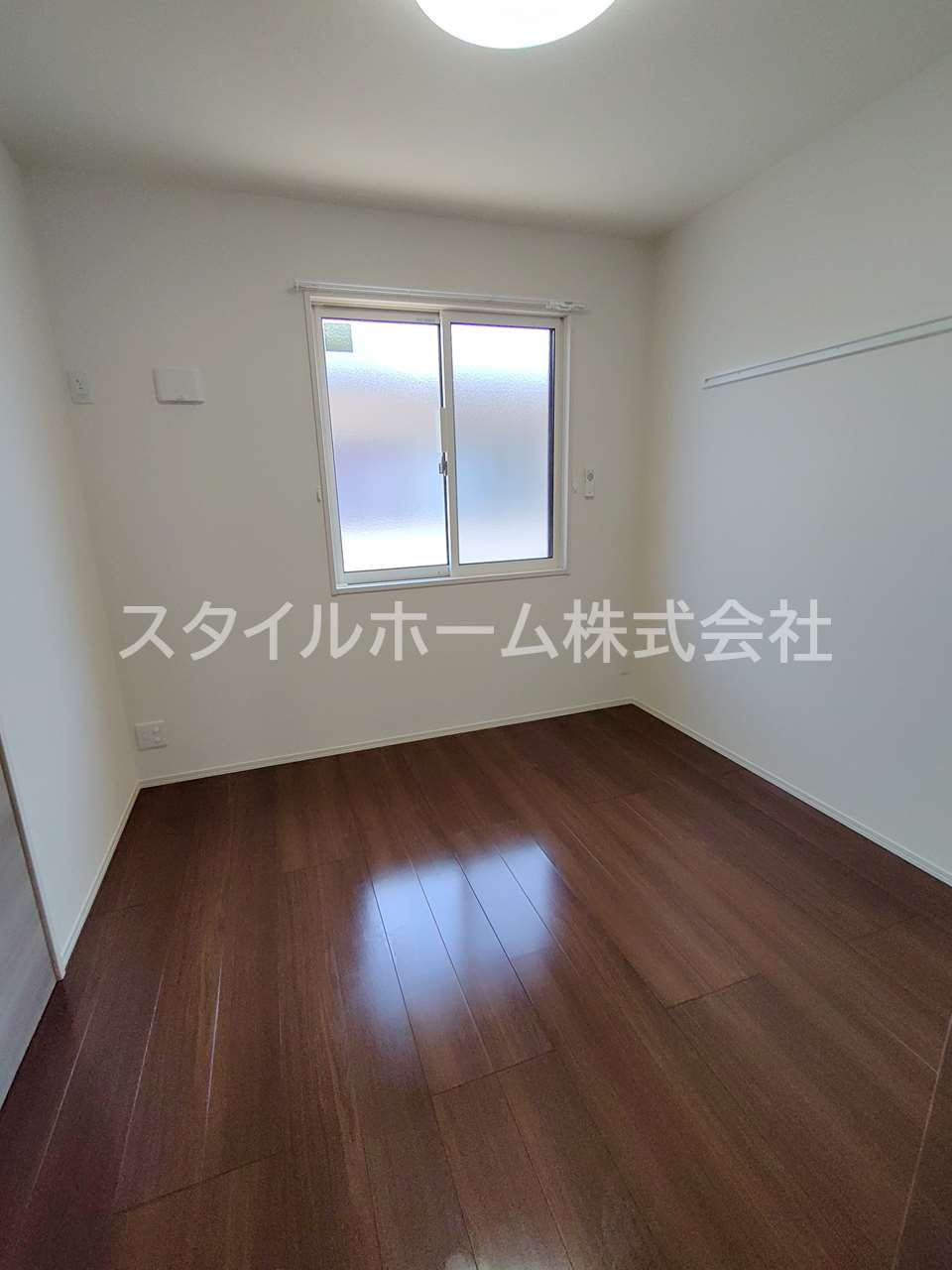 ヴィルヌーブ野路の居間・リビング|同建物内別部屋の写真です。