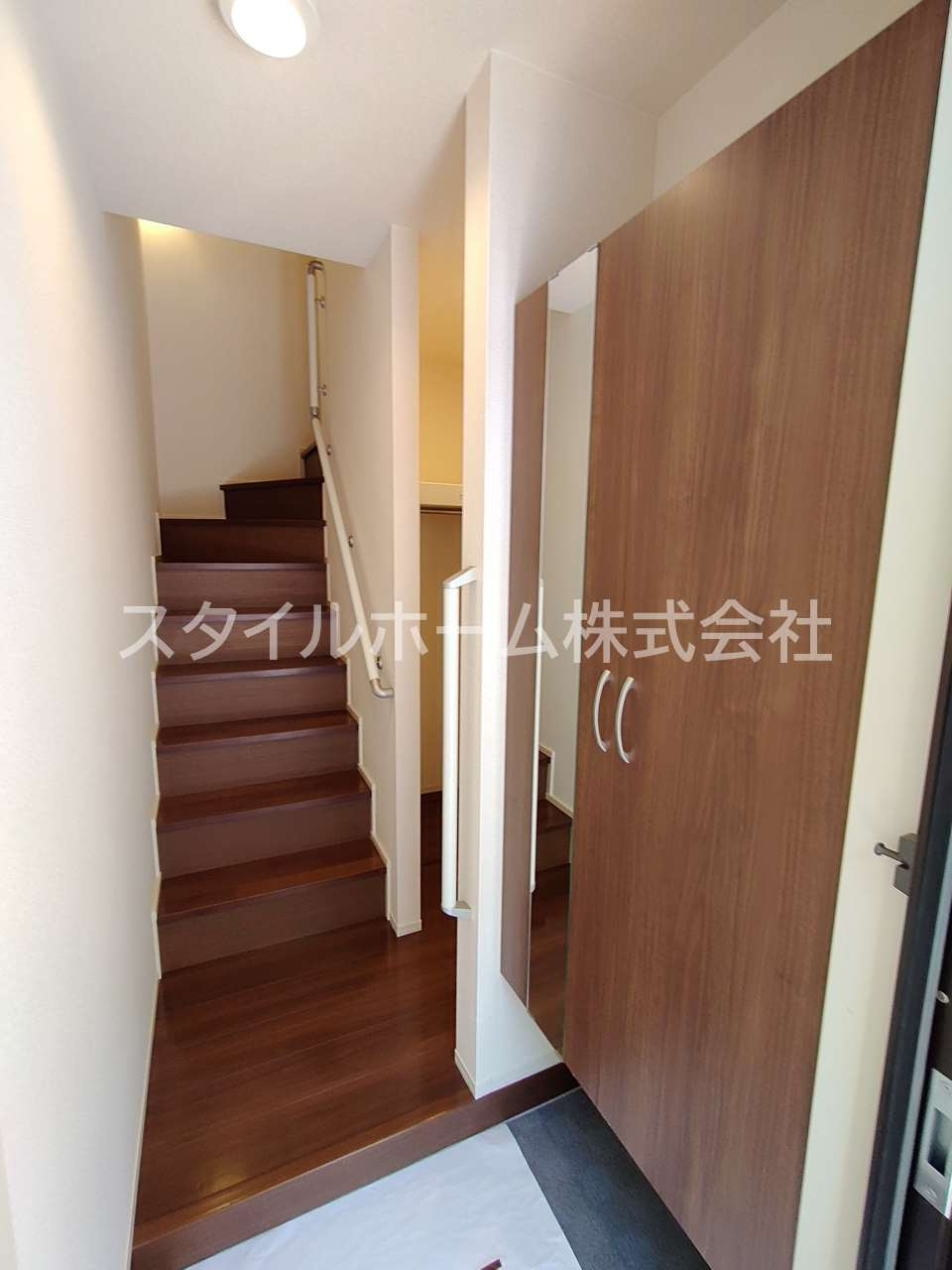ヴィルヌーブ野路の内装|同建物内別部屋の写真です。