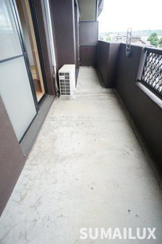 熊本市東区戸島５丁目のアパートのバルコニー