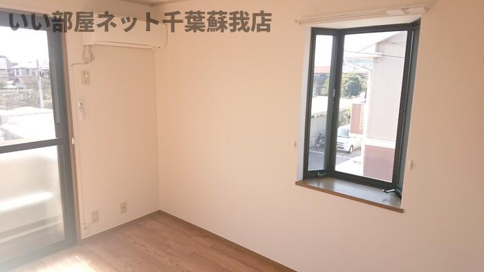ビレッジ・JunAB　Bの洋室|落ち着いた色調の洋室です
