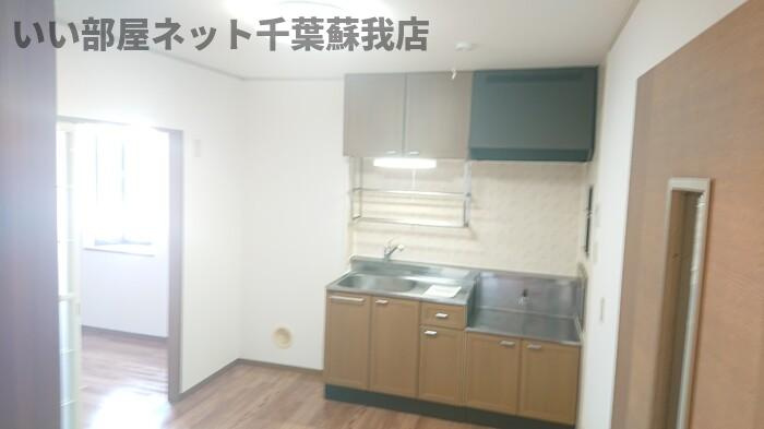 ビレッジ・JunAB　Bのキッチン|コンパクトなキッチンで掃除もラクラク