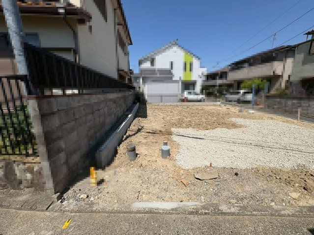  日置荘西町２丁　新築一戸建の前面道路含む現地写真|全室フローリングです。おしゃれに統一したインテリアを実現できます。室内のプランニングも承ります。お気軽にご相談ください 
