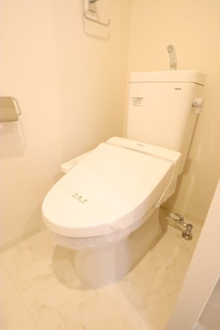 大阪市都島区片町１丁目の賃貸マンションのトイレ