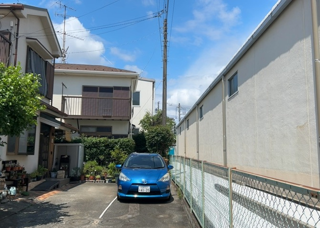 【庭】 | 庭があることでガーデニングや家庭菜園はもちろん、こどもの遊び場やペットを放して遊ぶことができます。また、家の周囲に余裕があるということです。隣地との間があれば、十分な日当たりと、風通しが確保できます。