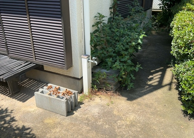 【設備】 | 敷地内に散水栓や立水栓があると便利です。水道水を直接利用できるため、水を運ぶ手間を省くことが出来ます。大量の水を必要とする洗車作業や清掃などに役立ちます。その他設備とあわせて、現地でご確認ください。