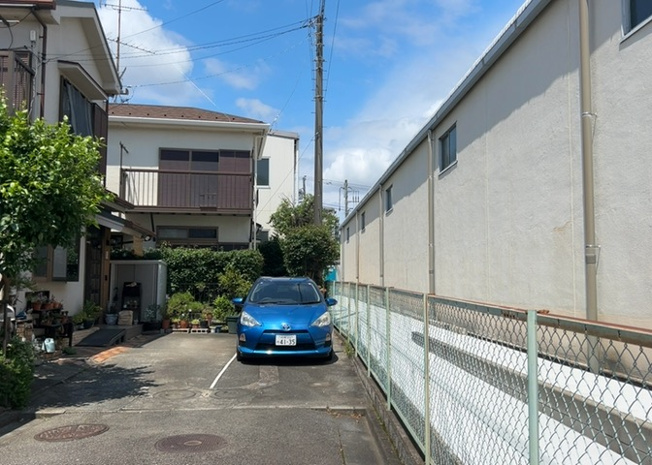 【構造・工法・仕様】 | 木造住宅とは土台、壁、柱など建築物の強度を支える構造体の材に木が使用されている構造を指します。構造体は建物の自重を支えるだけではなく風圧や水圧、積裁荷重などあらゆる衝撃に耐えるための基礎です。