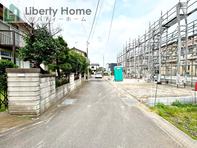 阿見町若栗第7　新築戸建　1号棟の前面道路含む現地写真