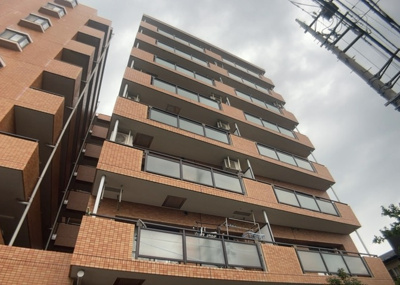 【外観】 | ボヌールガーデン南林間 | 外観はマンション管理がされているかの目安になります。築年数が古いと、壁面は劣化してひび割れが生じることも！建物が古びていても細かいところが修繕されていると、きちんと管理されているなぁと感じるでしょう。