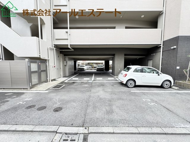 リベ・グラート姫路ベルスウィート　　　山陽電鉄「山陽姫路駅」徒歩4分の駐車場