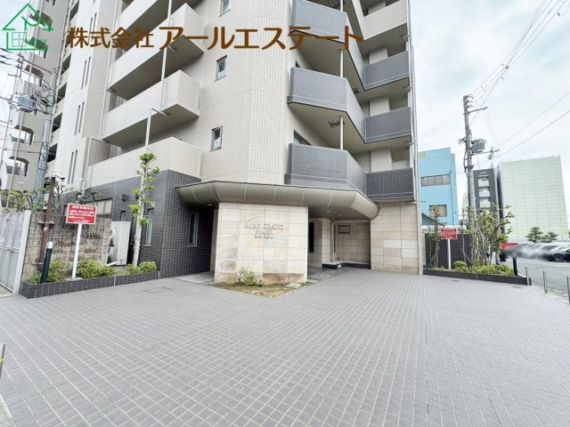 リベ・グラート姫路ベルスウィート　　　山陽電鉄「山陽姫路駅」徒歩4分のエントランス