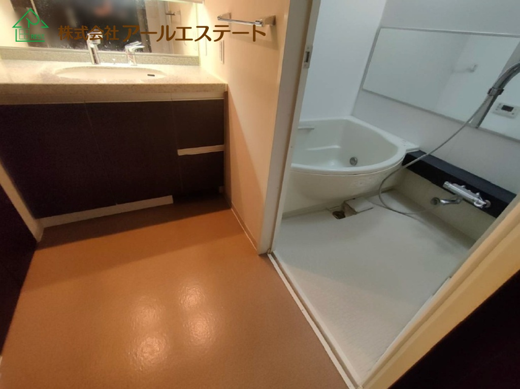 リベ・グラート姫路ベルスウィート　　　山陽電鉄「山陽姫路駅」徒歩4分の浴室