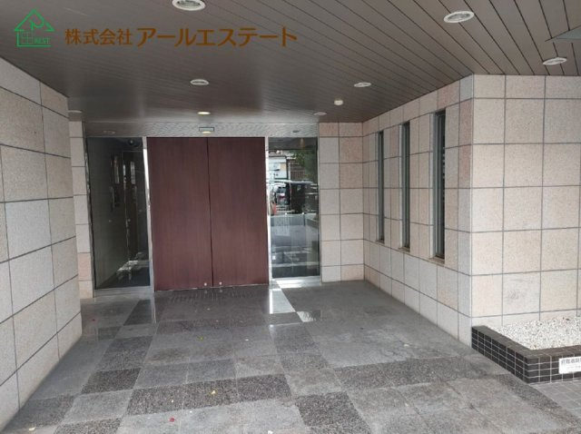 リベ・グラート姫路ベルスウィート　　　山陽電鉄「山陽姫路駅」徒歩4分のエントランス