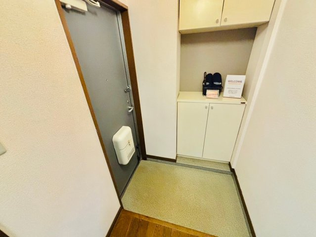 リバーサイド　弐番館の玄関