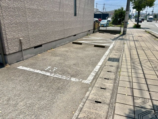 リバーサイド　弐番館の駐車場