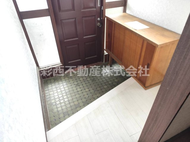 東大和市狭山４丁目中古戸建の玄関