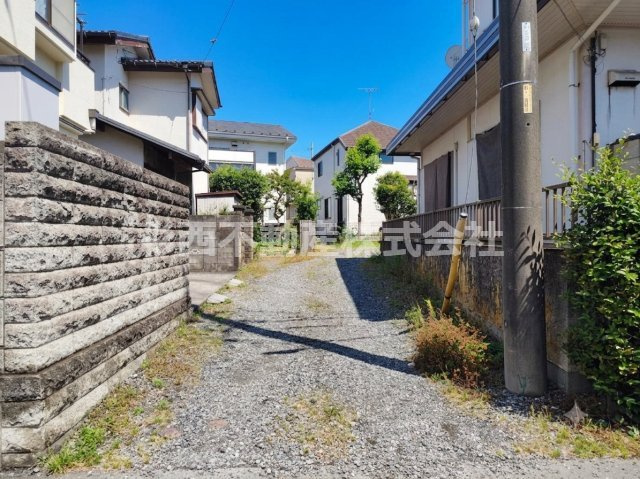東大和市狭山４丁目中古戸建の前面道路含む現地写真