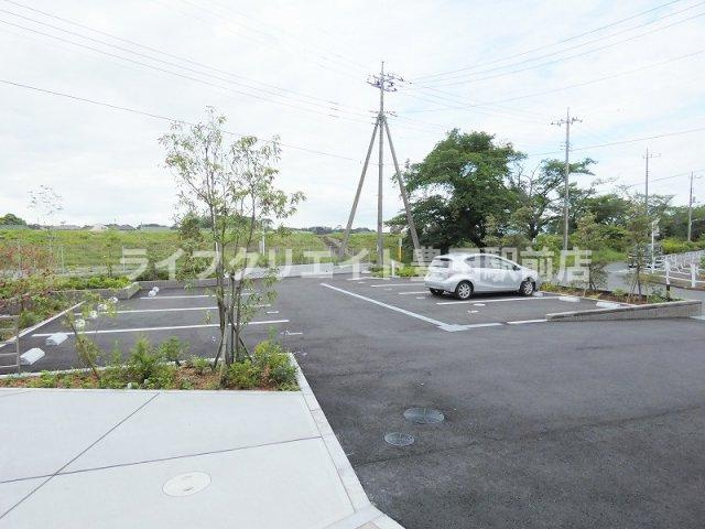 セントリビエ南平の駐車場