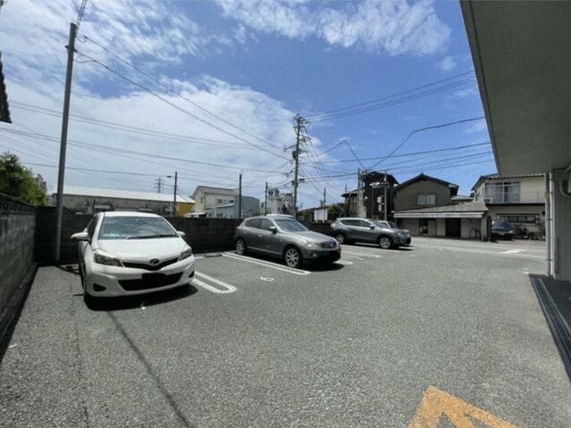 熊本市東区湖東２丁目の賃貸マンションの駐車場