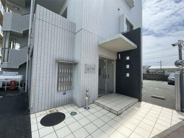 熊本市東区湖東２丁目の賃貸マンションのエントランス