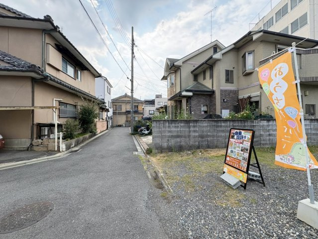 吉祥院東砂ノ町　建築条件無土地|『間口６ｍ！』
ゆったりした間口はお車駐車時の切り返しなどスムーズに行うことができ、落ち着いてご駐車いただけます！（R8.8撮影）