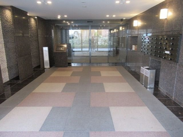 ルーブル大島参番館のエントランス