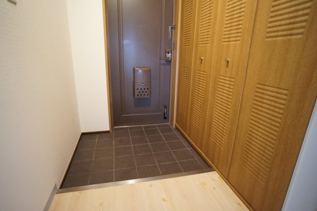 宝塚彩悠館の玄関