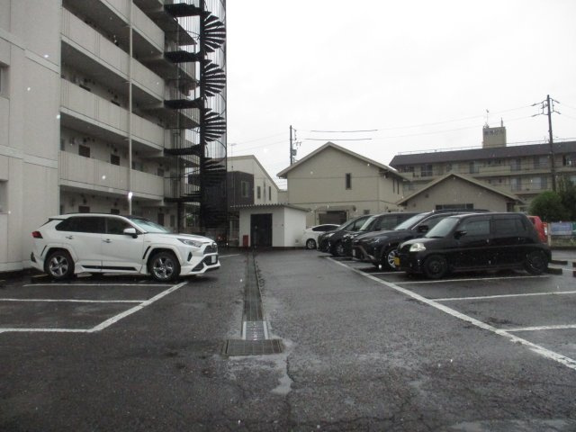 エステイトツジの駐車場