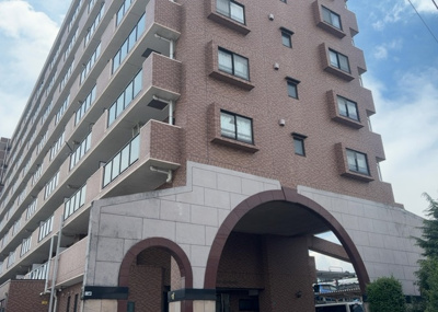 【構造・工法・仕様】 | ライオンズガーデン橋本 | ＲＣ造、Reinforced Concreteは直訳すると補強されたコンクリートです。主に柱や梁・床・壁が鉄筋とコンクリートで構成おり、鉄筋を組んだ型枠にコンクリートを流し込んで固めたものを指します。