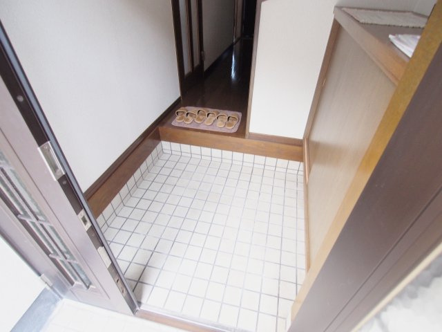 天畠貸家の玄関