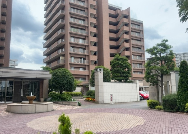 【外観】 | パークフィーネ南大沢４番館 | マンションの外観は非常に重要なポイントです！外観の善し悪しは資産価値に大きな影響を与えます。外観のいいマンションを購入することで、高値で売却がしやすく、買い手が見つかりやすいというメリットがあります。