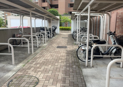 【駐輪場】 | パークフィーネ南大沢４番館 | マンションの駐輪場は、事前に空きがあるか確認を取ると安心です。せっかく入居したのに駐輪スペースがない！なんてことになったら大変ですよね。そこで、内見時や購入前にはまず事前に確認しておくと良いでしょう。