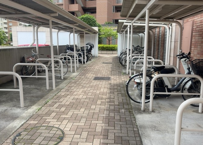 【駐輪場】 | パークフィーネ南大沢４番館 | マンションの駐輪場は、事前に空きがあるか確認を取ると安心です。せっかく入居したのに駐輪スペースがない！なんてことになったら大変ですよね。そこで、内見時や購入前にはまず事前に確認しておくと良いでしょう。