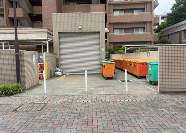 【設備】 | パークフィーネ南大沢４番館 | 共有部分は、住民なら誰もが使える設備のこと。例えば駐車場やエレベーター、インターネット設備、セキュリティ設備などがあります。他にも、マンションの廊下・外部階段やエントランス・ゴミ置き場などがあります。