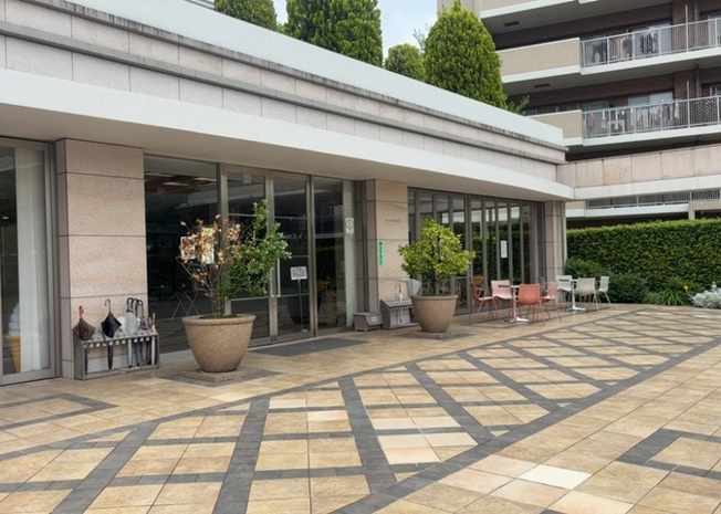 【受付】 | パークフィーネ南大沢４番館 | 受付はマンションコンシェルジュがいる場合もあれば、管理人が滞在する小部屋を総称して呼ぶことがあります。主にエントランスに設置されていることから、防犯面でも期待ができます。防犯設備がない場合はより安心！