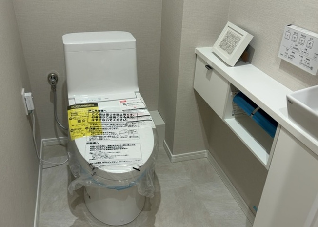 【トイレ】 | パークフィーネ南大沢４番館 | トイレは大きさや形、機能、抗菌性などが異なる多種多彩なタイプが各メーカーから出ています。それぞれに良さがあるため、事前にどういったタイプのトイレがいいのかをご家庭内で決めて、内見に行くといいでしょう。