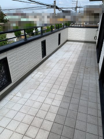 西明石　鳥羽一戸建て　のバルコニー|南側に面した出幅約1.8ｍの大型バルコニーです。