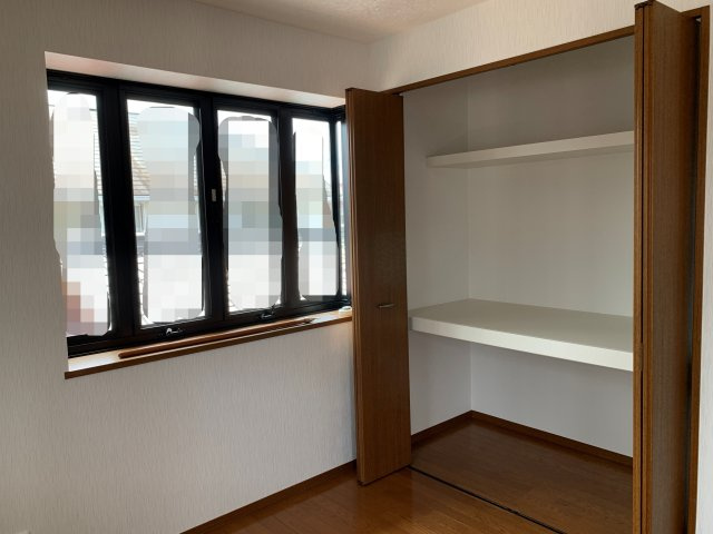 西明石　鳥羽一戸建て　の収納|２階洋室9.3帖のクローゼット