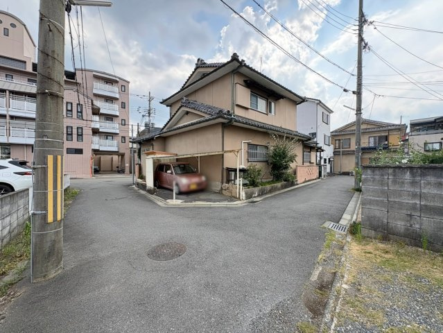 吉祥院東砂ノ町　メインプラン|『間口６ｍ！』
ゆったりした間口はお車駐車時の切り返しなどスムーズに行うことができ、落ち着いてご駐車いただけます！（R8.6撮影）