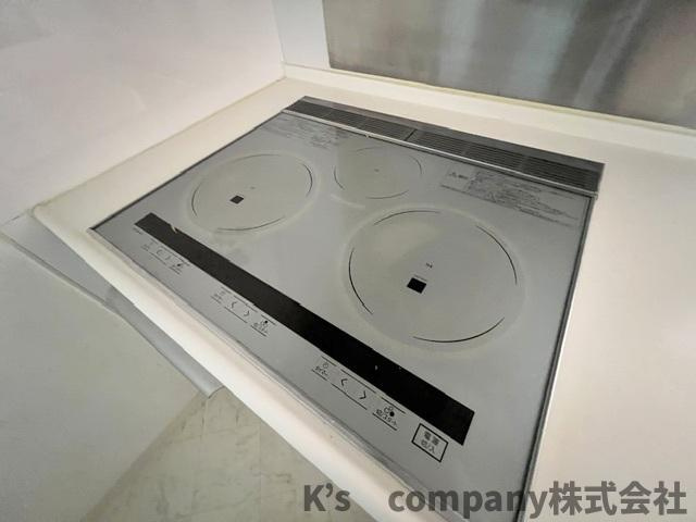 ◎茅ヶ崎市中海岸4丁目　プランヴェール茅ヶ崎中海岸のキッチン|お手入れのしやすいIHクッキングヒーター☆小さいお子様のいるご家庭も安心の仕様です◇