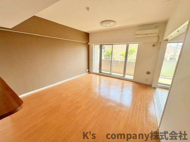 ◎茅ヶ崎市中海岸4丁目　プランヴェール茅ヶ崎中海岸の居間・リビング|リビングスペース◇広い窓から明るい日差しが差し込みます♪
