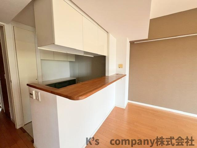 ◎茅ヶ崎市中海岸4丁目　プランヴェール茅ヶ崎中海岸のキッチン|リビングにいるご家族を感じながらお料理ができます◇