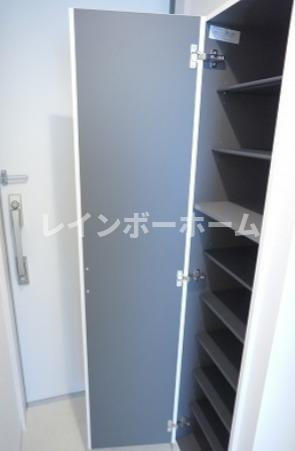 リブリ・サンセールの玄関