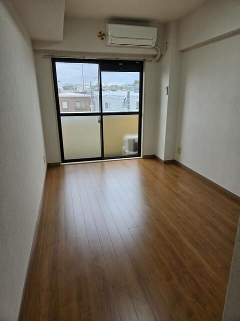 八王子市子安町４丁目の賃貸マンションの居間・リビング