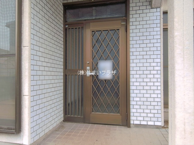 仲介手数料半額）一宮市奥町字神田82-5の中古住宅の玄関|きれいな玄関です